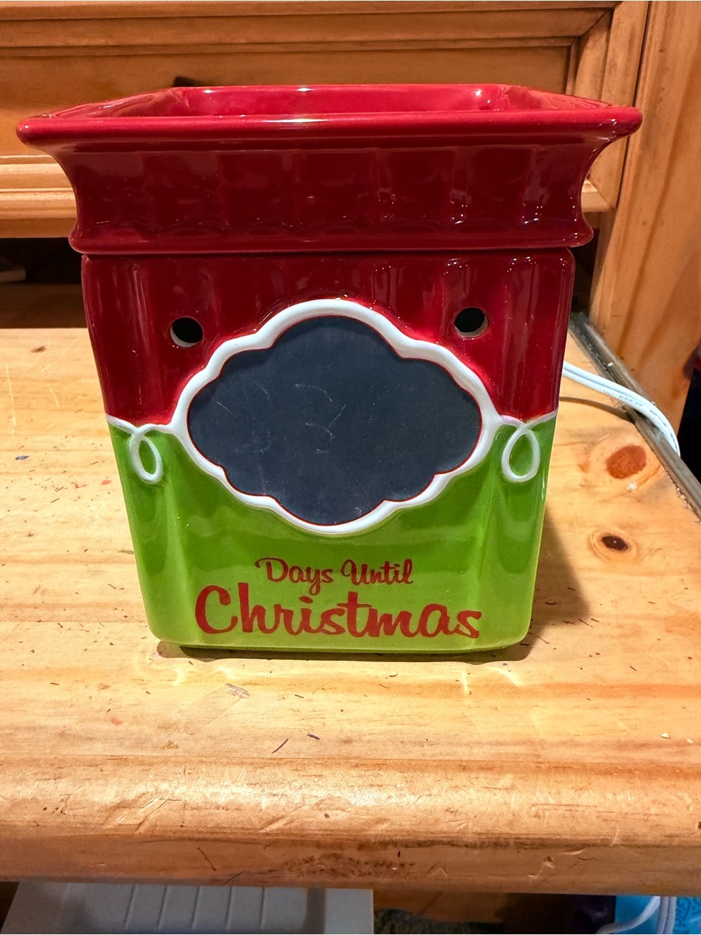 Scentsy Red and Green Ceramic Christmas countdown Wax  Warmer